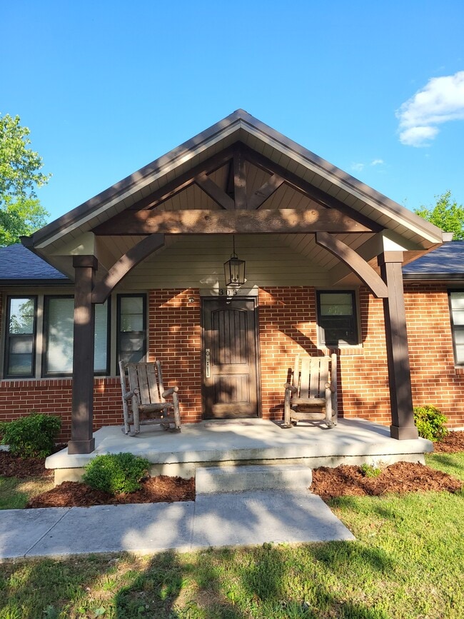 Building Photo - 303 Pleasant Dr