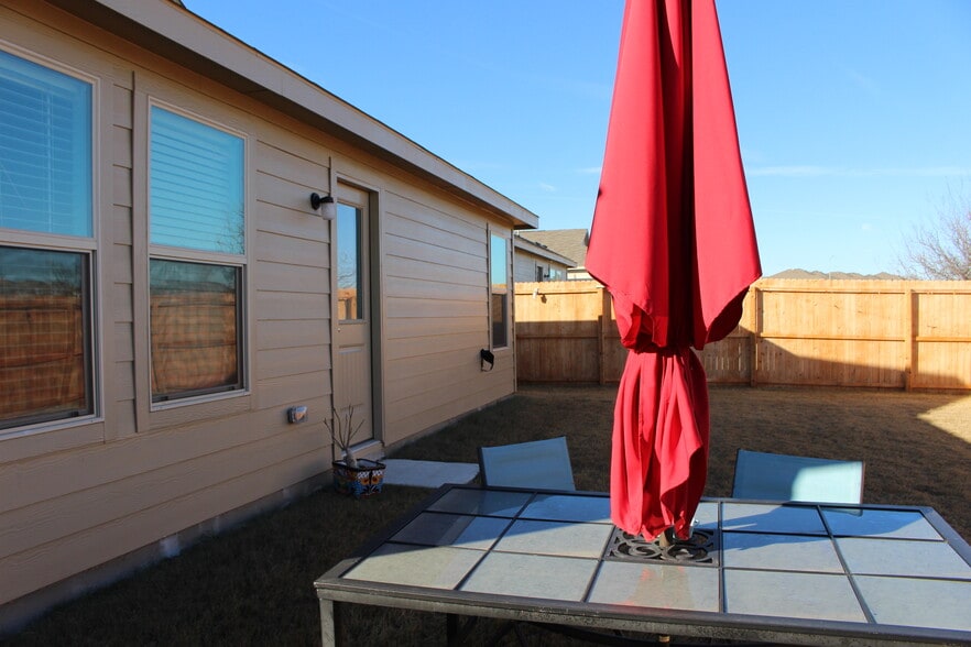 Building Photo - 408 Red Rock Trl