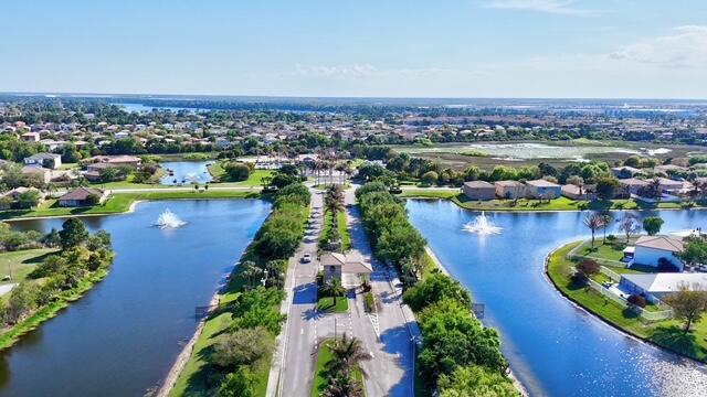 Building Photo - 2883 SW Cape Breton Dr