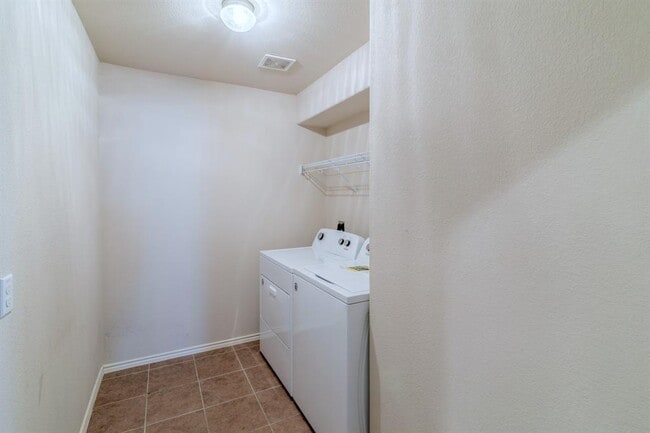 Building Photo - 328 Baldwin St