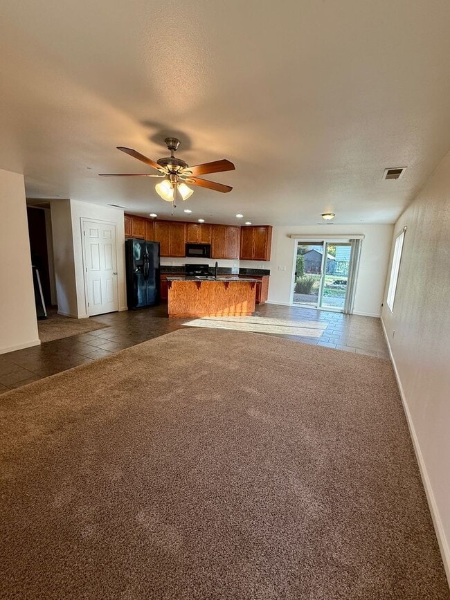 Building Photo - 3 Bedroom 2 Bath House!