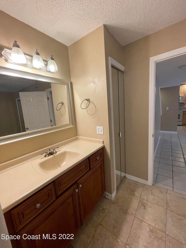 Building Photo - 1425 Malibu Cir NE