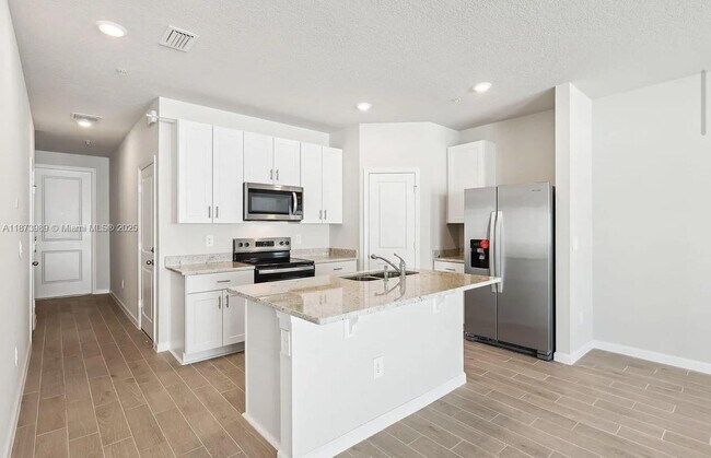 Building Photo - 478 Salisbury Cir