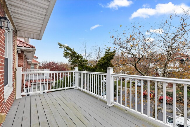 Building Photo - 148 W Walnut St