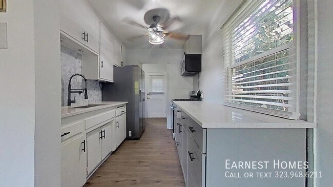 Building Photo - 15544 Romar St