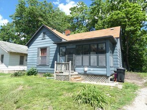 Building Photo - 2 Bedroom House Downtown on Private Street in the District