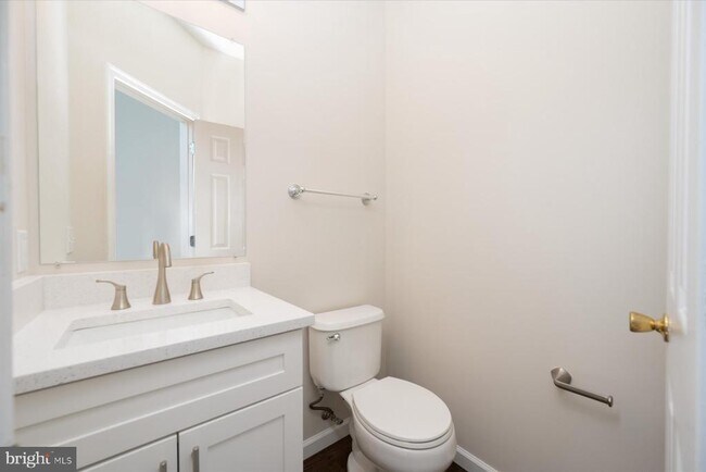 Building Photo - 1100 Paca Dr