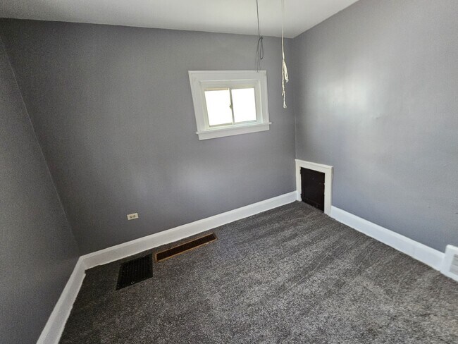 Building Photo - 4004 E 147th St