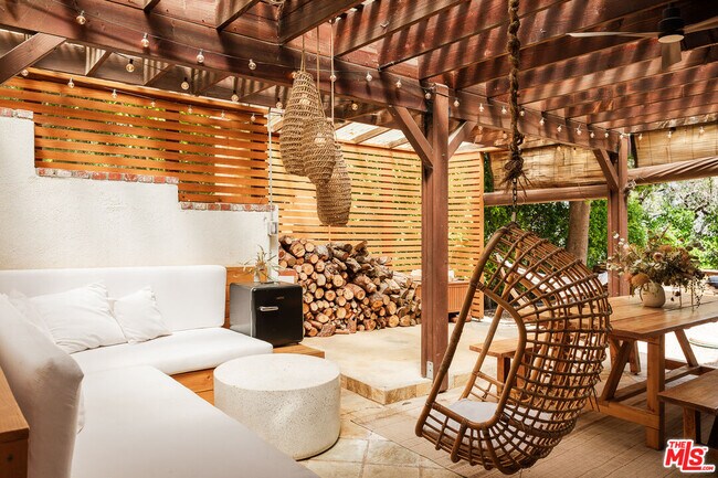 Building Photo - 26237 Fairside Rd