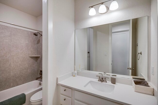 Building Photo - 7038 Cantera Manor Blvd