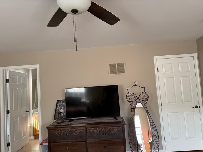 Building Photo - 349 Superior Rd