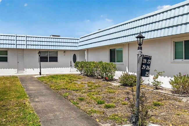 Building Photo - 1801 Bedford Ln