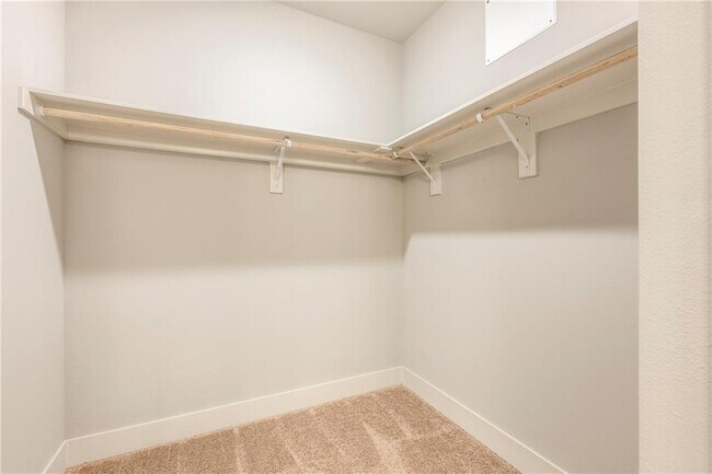 Building Photo - 923 NE Hts Ln