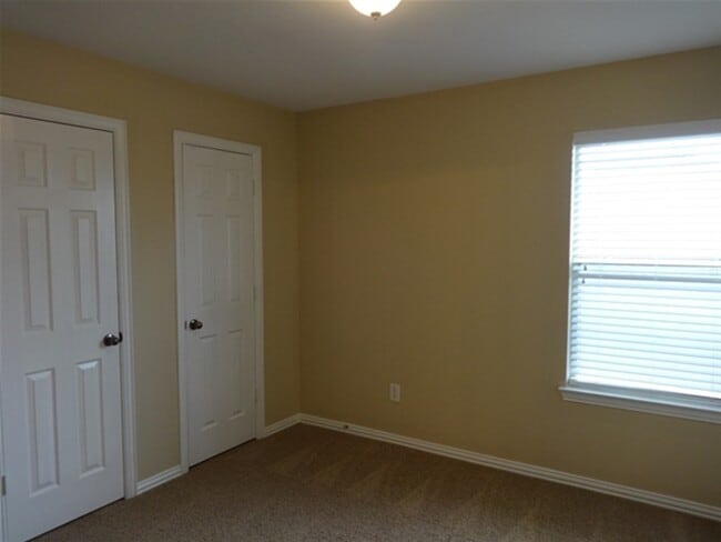 Building Photo - 2610 Dawn River Ln