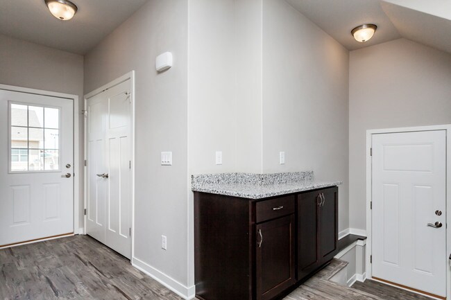 Building Photo - 2071 SW Cascade Falls Dr