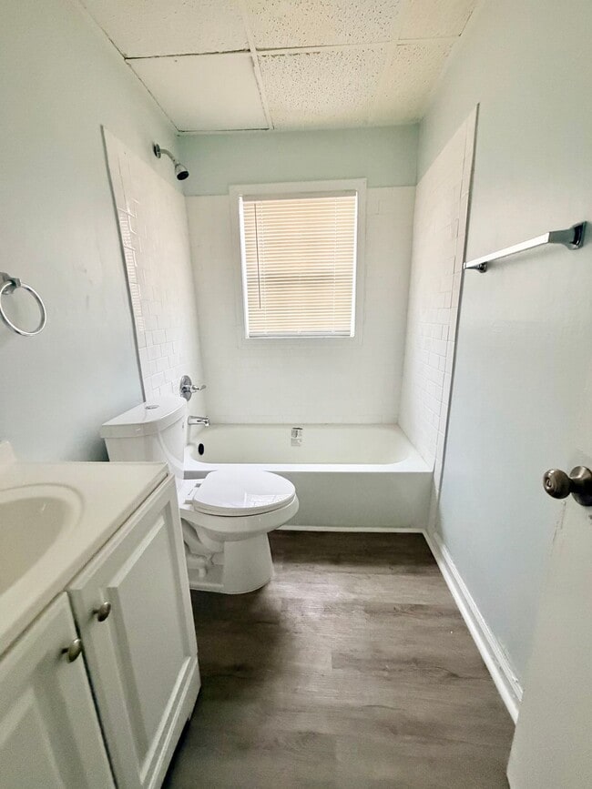 Building Photo - Dodson Courtyard Apartments 1 & 2 Bedroom Move In Specials!