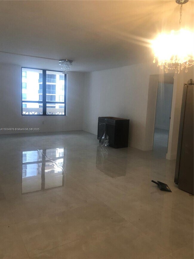 Building Photo - 10185 Collins Ave