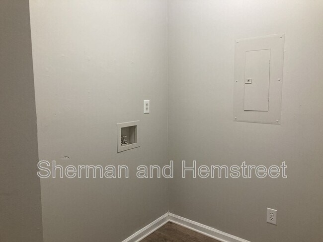 Building Photo - 506 Commons Dr