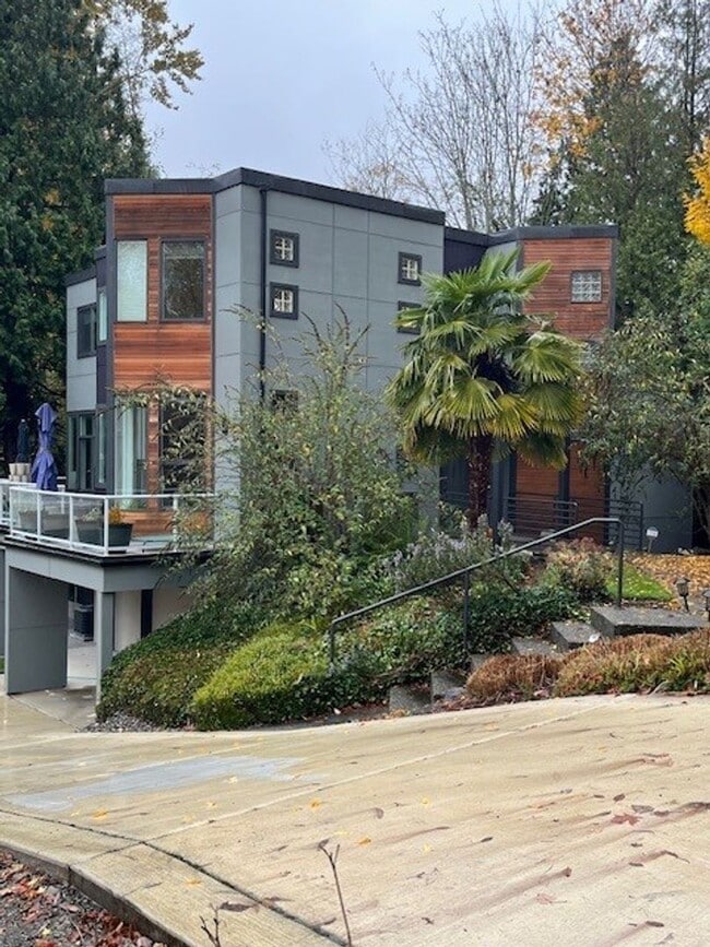 Building Photo - 3bd/3.5ba Kirkland Home