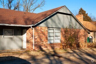 Building Photo - 2-Bedroom, 1-Bathroom Unit @ Rolling Oaks ...