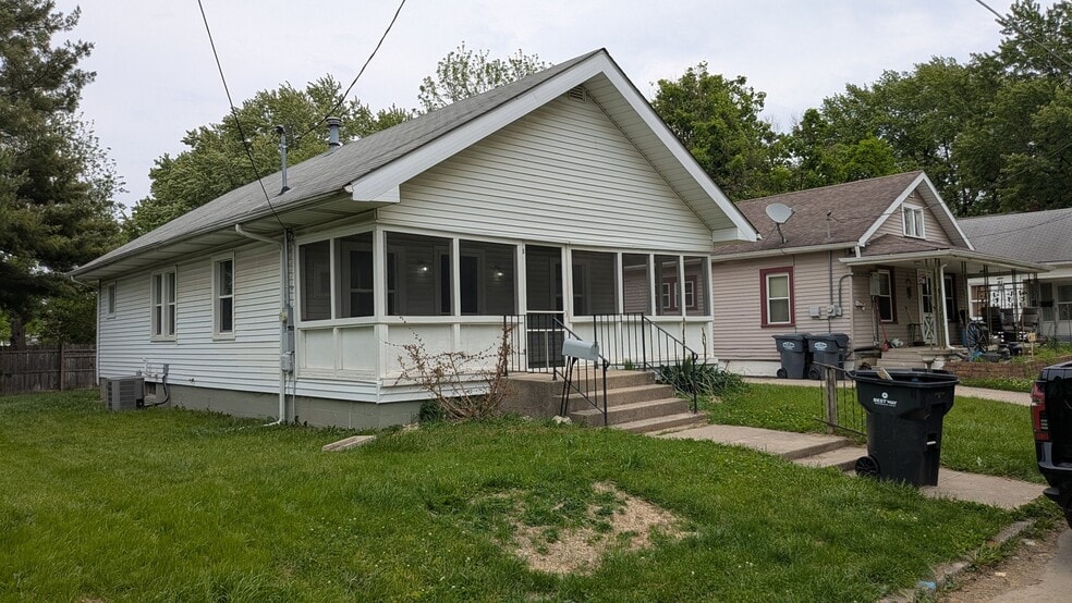 Building Photo - 1128 Manor Ct
