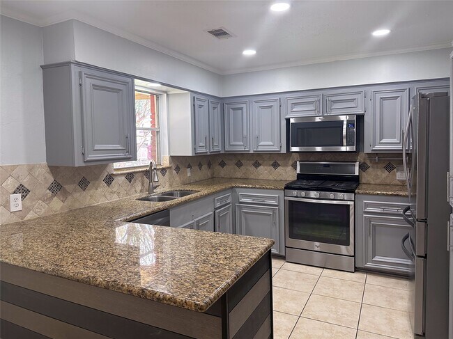 Building Photo - 17706 Wild Oak Dr