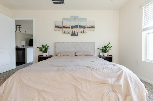 Building Photo - 3 Pinnacle Pl