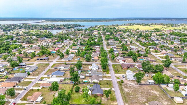 Building Photo - 1112 Colorado Ave