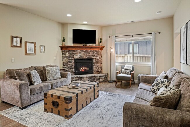 Primary Photo - 60999 SE Geary Dr
