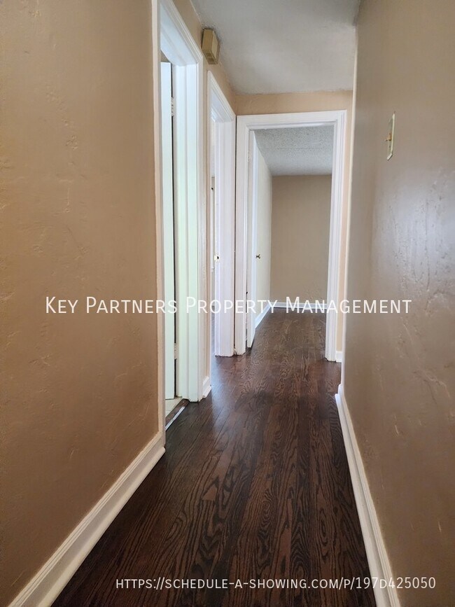 Building Photo - 7320 Charlotte-
