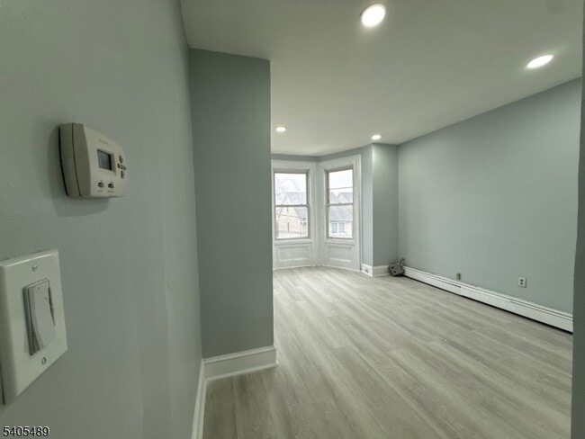 Building Photo - 437 Morrissee Ave