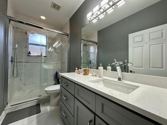 Building Photo - 9687 Springlake Cir