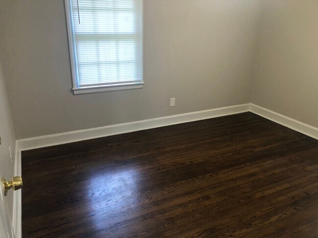 Building Photo - 3024-3026 Amity Garden Duplex