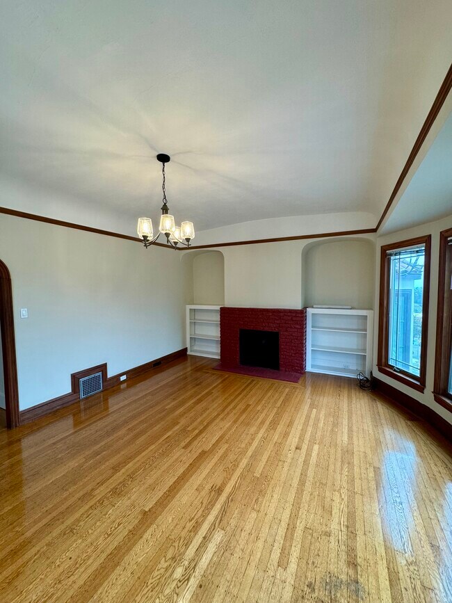 Building Photo - 2538 15th Ave