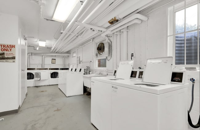 Building Photo - 10411 Montrose Ave