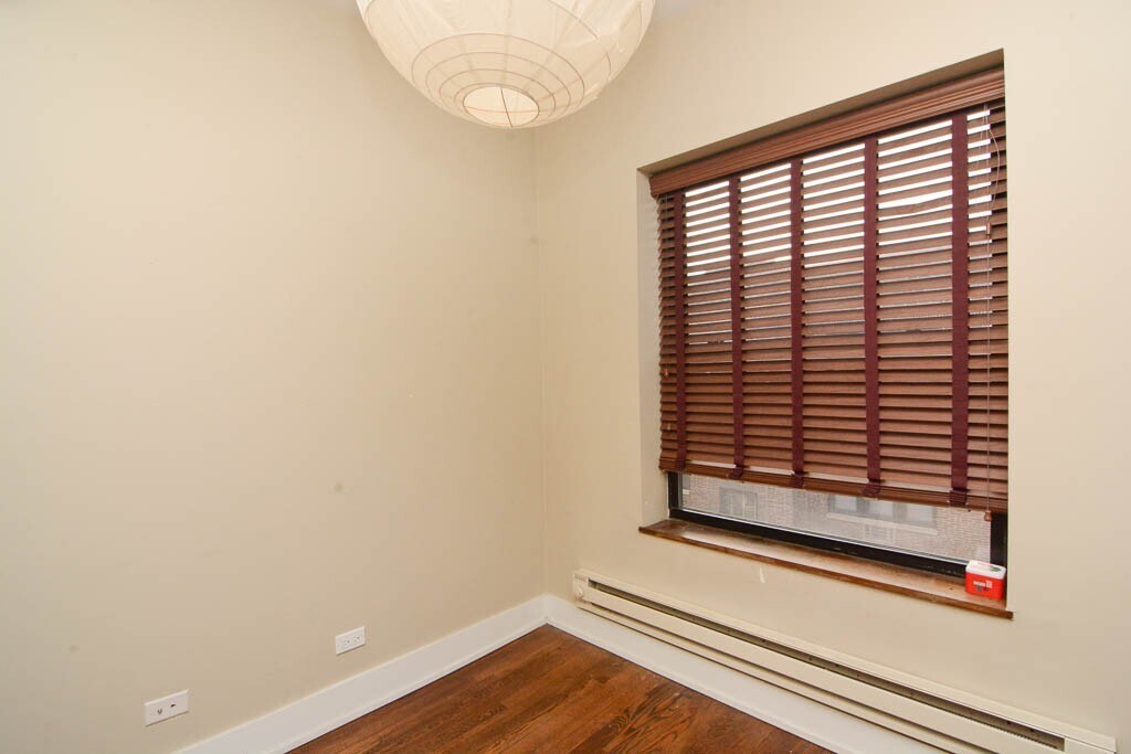 Building Photo - 726 W Addison St