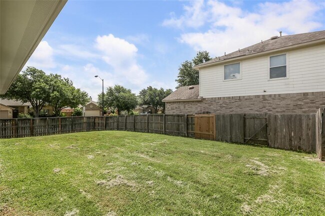 Building Photo - 335 Hidden Brook Ln