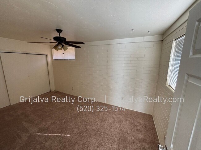 Building Photo - 4 Bed, 2 Bath House on a Large Corner Lot for Rent (22nd St/Wilmot)