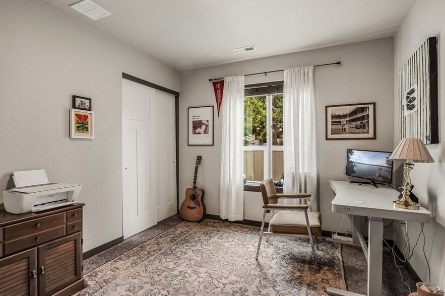 Building Photo - 195 Jasper Loop