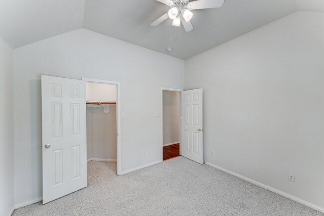 Building Photo - 10103 Cottonwood Canyon Dr