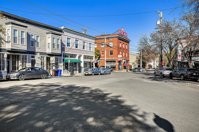 Building Photo - 203 Seacliff Way