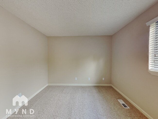 Building Photo - 19225 SW Prospect Pl