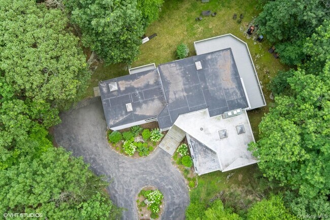 Building Photo - 4 Hemlock Hollow Rd