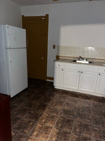 Building Photo - 154 Austin St