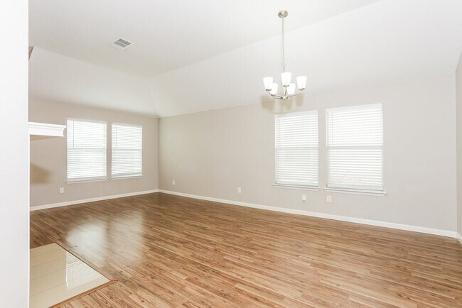 Building Photo - 327 Tioga Dr