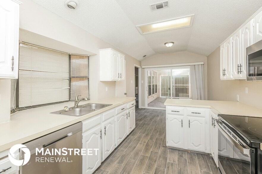 Building Photo - 2206 Mediterranean Ave