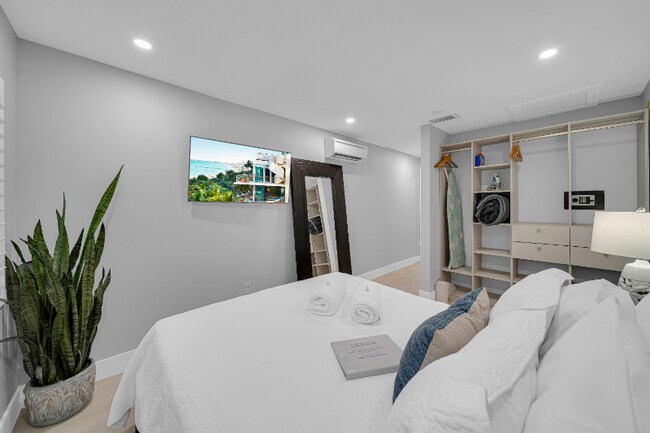 Building Photo - 1941 SW 18th Ave