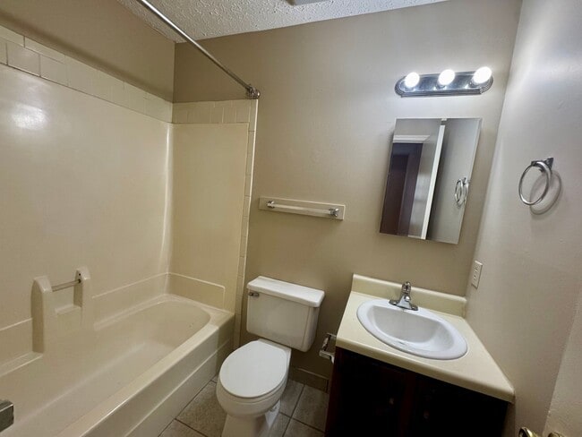 Building Photo - Campbell County Townhome