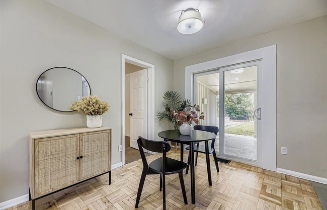 Building Photo - 3040 S Forest St