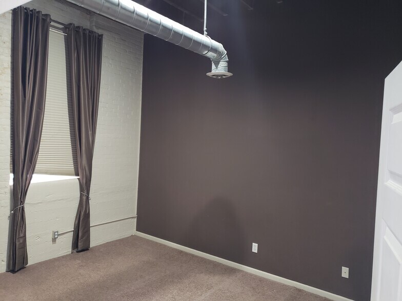 Master bedroom - 100 S Huron St